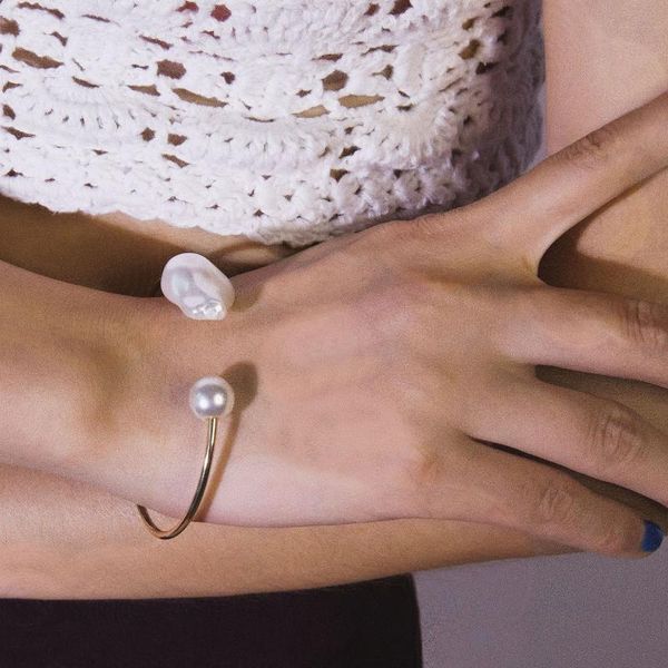 

bangle simple creative circular fashion hand act the role of female joker special pearl temperament minority shell bracelet, Black