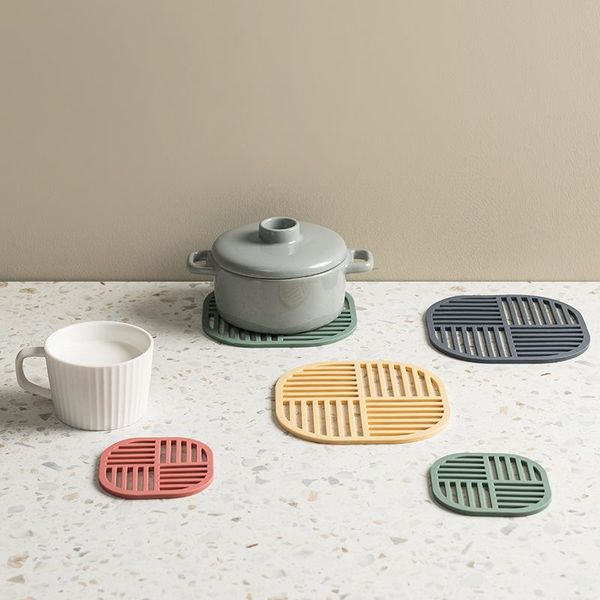 

mats & pads 2021 silicone hollow insulation pot mat placemat soft oil-proof non-slip anti-scalding cup pad for home kitchen
