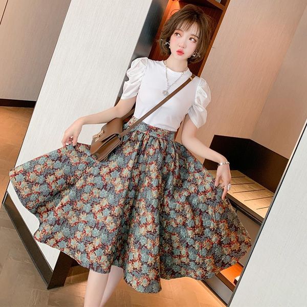 

summer t-shirt and skirts women elegant puff sleeve stretchable tshirt + flower jacquard ball gown skirt two piece set 210416, White