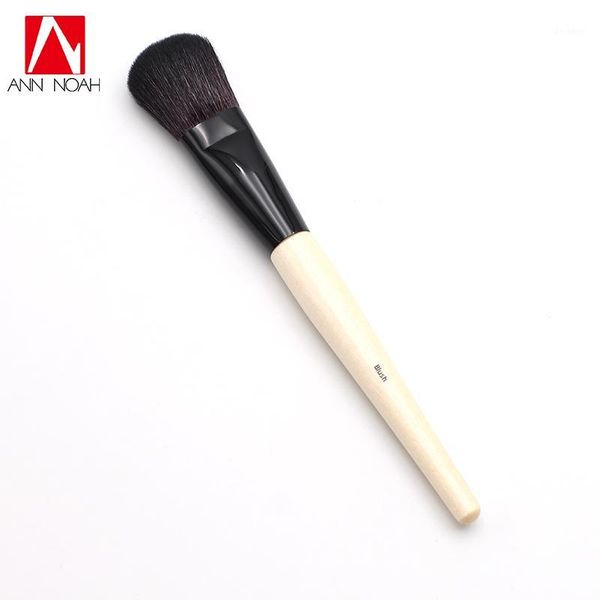 

professional wood handle luxuriously natural soft hair round head blush brush1