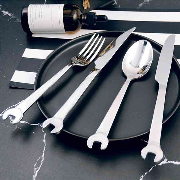 4pcs Creativo Set di posate in acciaio inossidabile Forma di chiave Forchetta Cucchiaio Coltello da bistecca Stoviglie Stoviglie Utensili da cucina Set Cubiertos 210902