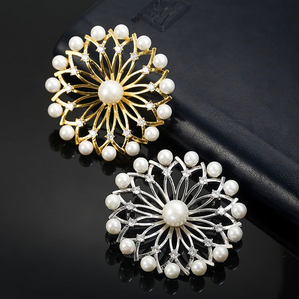 

high grade new micro inlaid zircon hollow pearl japanese and korean fashion women's western clothing accessories brooch, Gray