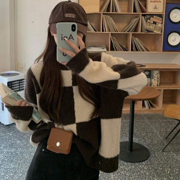 

women's sweaters a sense of autumn design, small number people wear outside. 2021 early lazy wind loose pullover, White;black