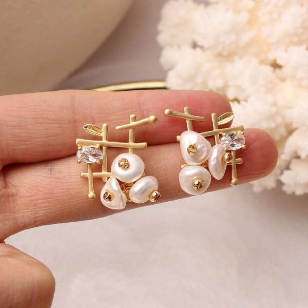 

stud korea design fashion jewelry creative alloy hand woven freshwater pearl geometric female earrings, Golden;silver