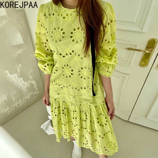 Korejpaa mulheres vestem verão coreano chique nicho temperamento em torno do pescoço Crochet Hollow Plissado Ruffled Slow Sleeve Vestidos 210526