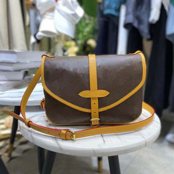 

2021 new bag female classic middle-aged flower shoulder messenger retro clamshell saddle