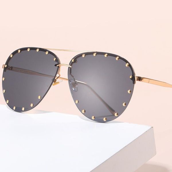 

outdoor eyewear women's candy color sunglasses fashion rivets uv protection glasses with chain temples and