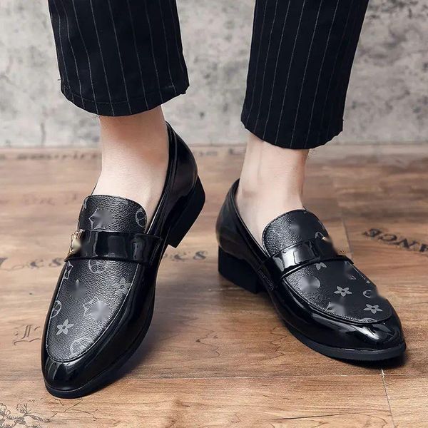 scarpe da uomo PU abito moda in pelle Classico confortevole primavera autunno slip on Semplicità punta tonda all'aperto conciso Scarpe da lavoro casual 2021 nuovo DP020