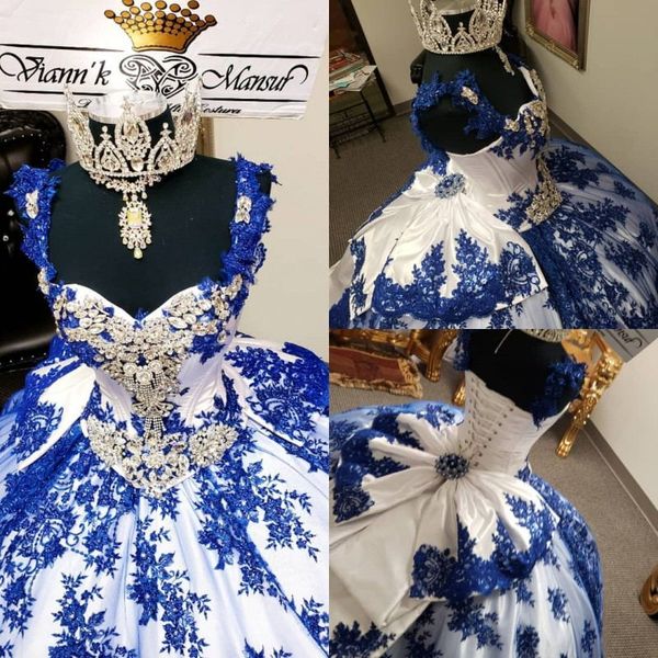 Abschlussroben, weiße und blaue Quinceanera-Kleider, Perlen verziert, Sweet-16-Kleid, Korsett-Rücken, Festzugskleider, Vestidos de La Celebridad