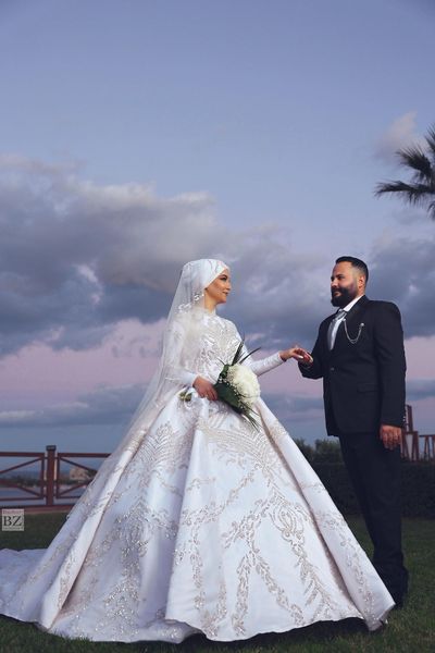 2022 Luxo Beading Vestido de Noiva Muçulmano Dubai Árabe Cristal Manga Comprida Cetim Pescoço Nupcial Vestidos De Noiva Feito Personalizado Vestidos de Novias