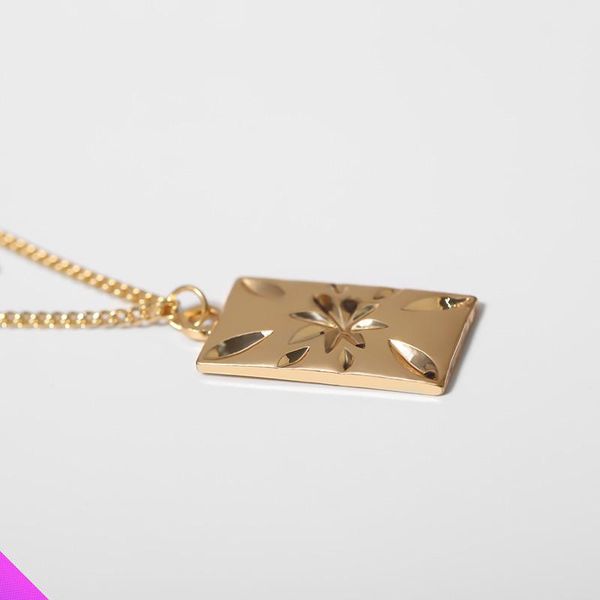 

pendant necklaces wholesale 5 squares carved round sequin multilayer necklace clavicle chain alloy girl classic jewelry souvenir gift, Silver