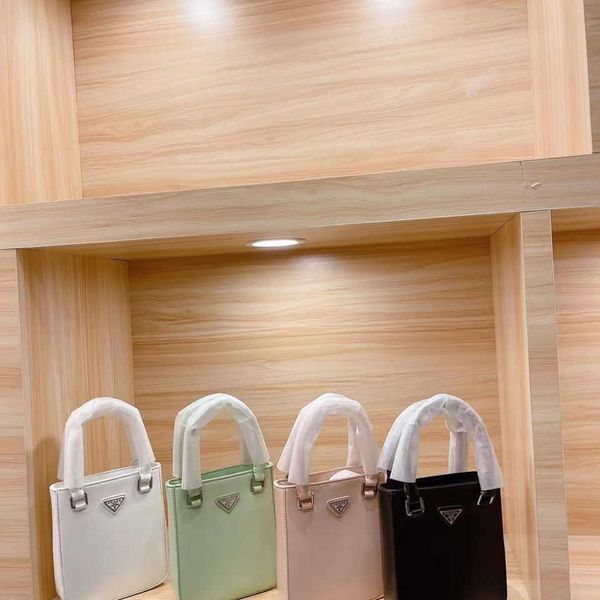 

net red underarm bag patent leather small net light and fashionable size: 16 18cm zly bags