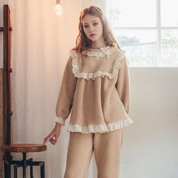 

2pcs palace style princess lace edge velvet pajamas warm women's lovely sleepwear female winter lingerie, Black;red