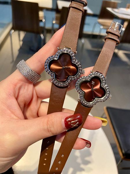 Orologi di marca di moda Donna Ragazza Fiori Stile di lusso con orologio da polso con cinturino in pelle con logo VA01