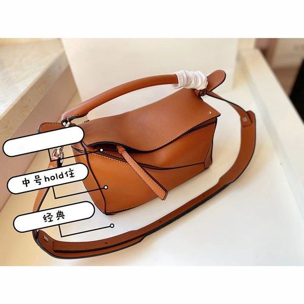 

factory outlet luxury handbags and storage bags lo yi 2021 new women's pure leather retro flip messenger bag small square fashionable v