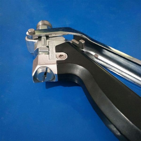

pneumatic tools airless putty spraying machine used for interior walls exterior wooden furniture iron railings tennis court floor