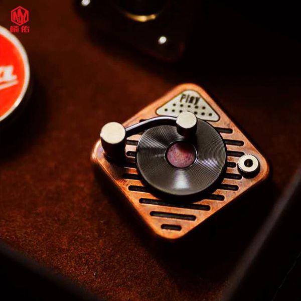 

outdoor gadgets 1pcs vinyl record player spinner fingertip gyro relieves pressure innovation bearing rotation decompression gift