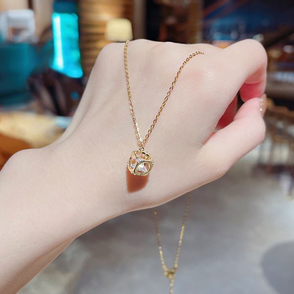 

pendant 2021 cut-out circle zircon pendant with fashionable style necklace women's net red same clavicle chain, White