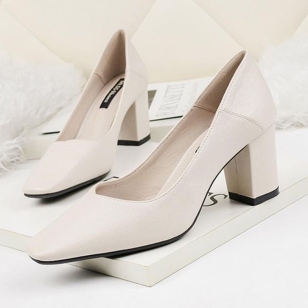 

dress shoes 2021 spring women pumps med heels cozy thick office casual woman pu material metallic lady stiletto patent pointed, Black