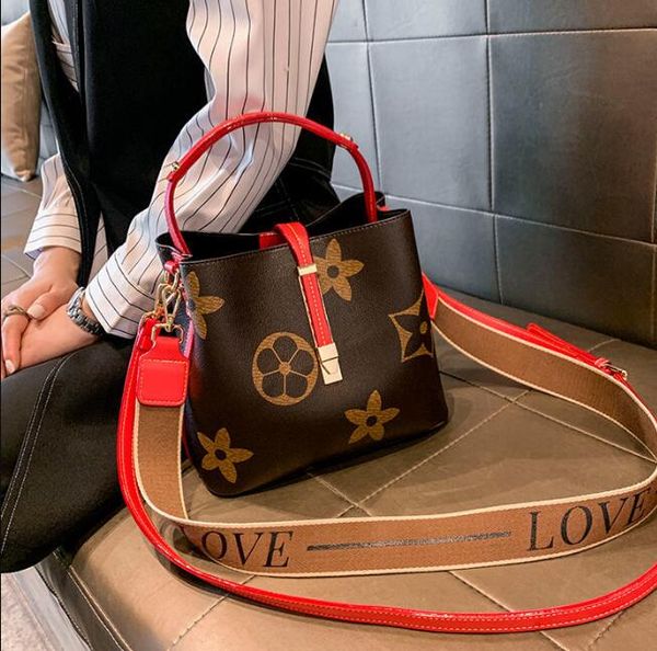 

women bag 2021 large capacity messenger handbag