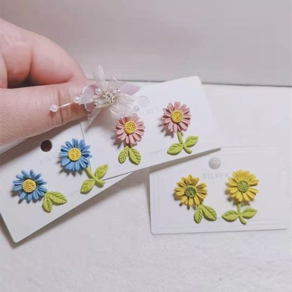 

70% off s925 silver needle japanese and korean simple color daisy earrings girl fresh asymmetric hollow flower net red