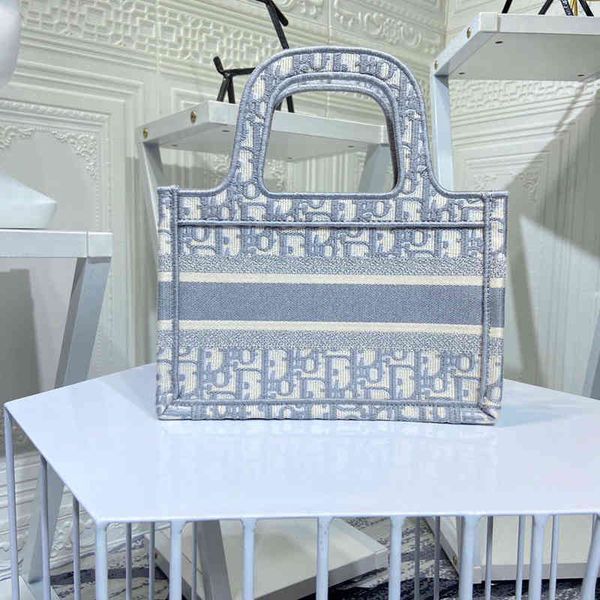 

classic new three-dimensional relief embroidery craft canvas handbag with classic stars purse