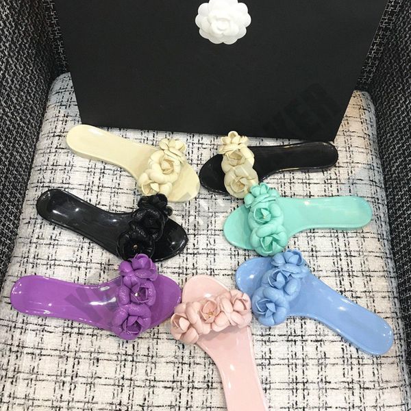 2021 Jelly Camellia Slippers Paris ярких цветов Плоские женские дизайнерские туфли с квадратным носком резиновые туфли OG Summer Indoor Slipper Flip Нескользящие пляжные сандалии