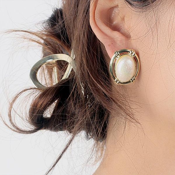 

stud fashion oval pearl earrings personality noble gold inlaid lady pendant, Golden;silver