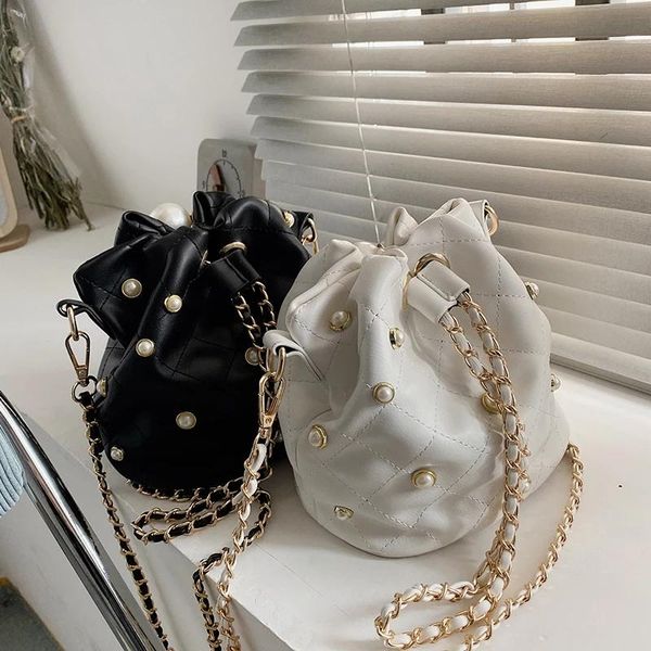 Lattice Pearl Drawstring Bucket Bolsa 2021 Verão Qualidade PU Couro Mulheres Designer Bolsa de Bolsa de Ombro Mensageiro Cross Body