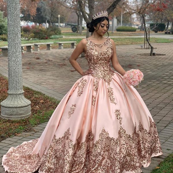 Sparkly Ball Clange Powneanera Платья Cquinceanera Clinked Appliqued Sheer Jewel Elected Sweet 16 Платье Размельки Поезд Сатин Корсет Маскарада Платья