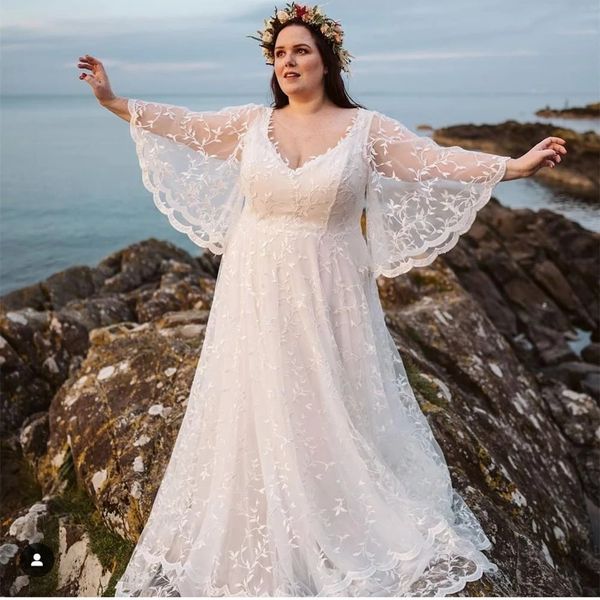 

vintage plus size boho wedding dress 2022 bridal gown with juliet long sleeves v neck lace ruched court train country beach stylish backless, White