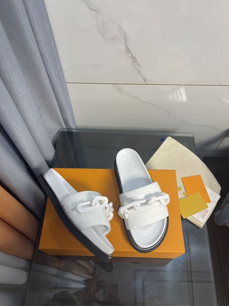 

womens designer sandals summer luxury slippers ringer chain black white apricot color leather sandals outdoor beach seaside 0813