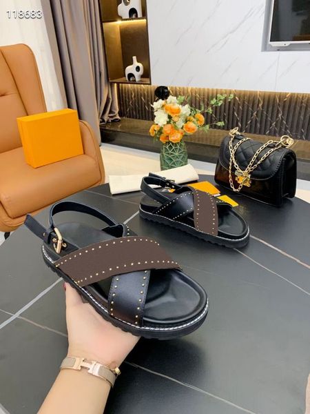 

2021 summer fashion beach ladies sandals slippers loafers flat shoes pin clasp design comfortable women's with box, Black