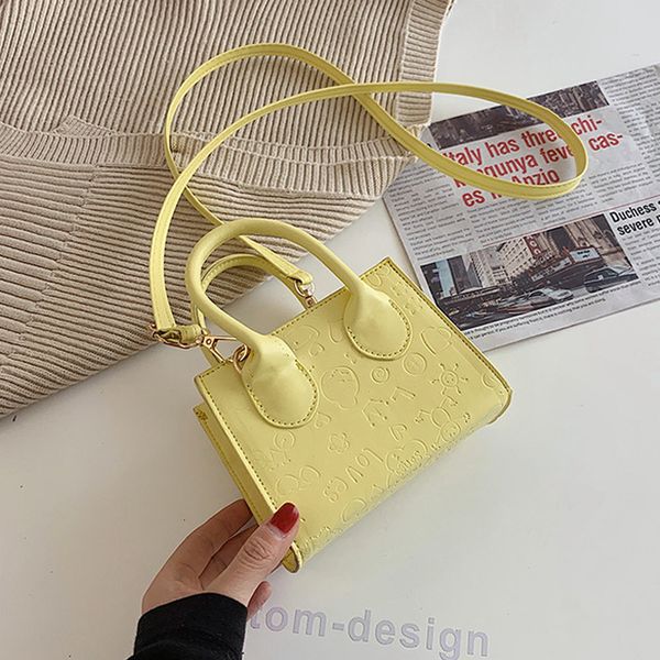 

the foreign style texture portable women's 2021 new korean fashion embossed single shoulder messenger small square bag