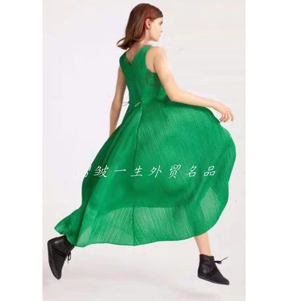 

dress miyake fold sleeveless v-neck solid lace-up a-line, Black;gray