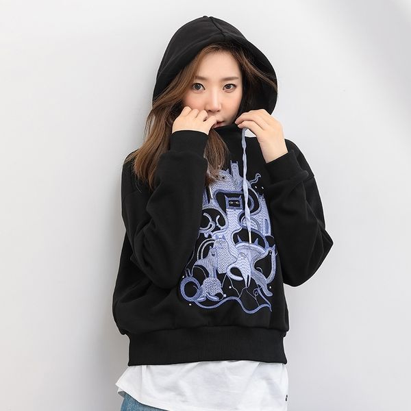 

2021 autumn new national fashion ins design sense of minority heavy industry embroidery black long sleeve loose hooded women's sweater