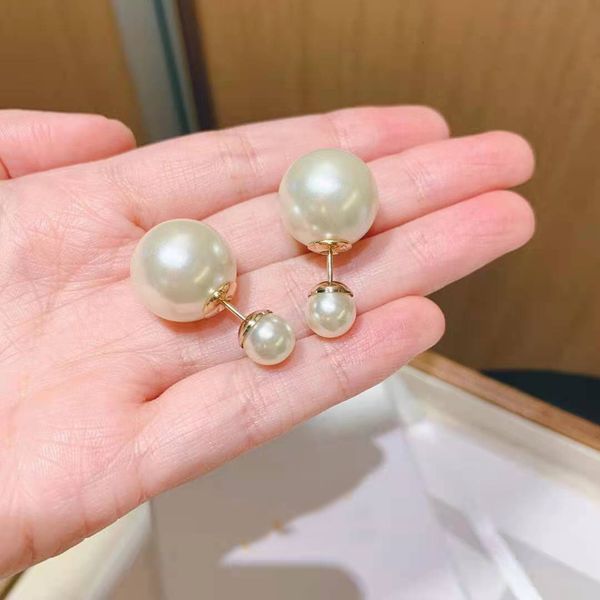 

2021 classic boutique letter pearl earrings female d family net red temperament simple personality, Golden