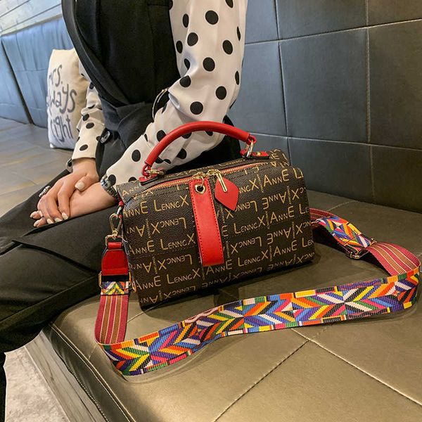 

luxury handbags hong kong leather women's bag 2021 spring and summer fashion large capacity one shoulder msenger portable boston bag tr