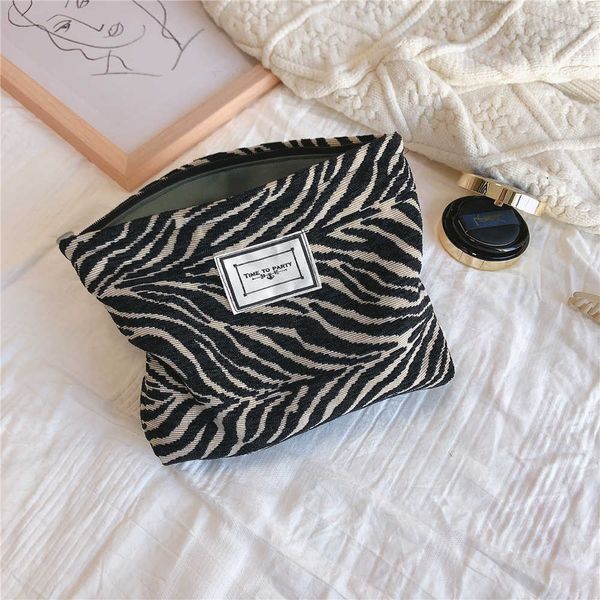 

zebra pattern makeup bag large travel toiletry bag women retro cosmetic pouch girl beauty case necesserie make up organizer 210901