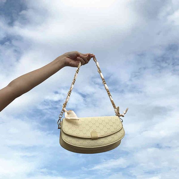 

2022 latest models handbag wholesale silk scarf chain saddle flap zipper single shoulder underarm advanced women's embossed, Black;red