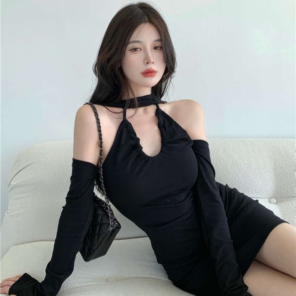 

design sense: waist show thin temperament. pure black neck suspender, White;black