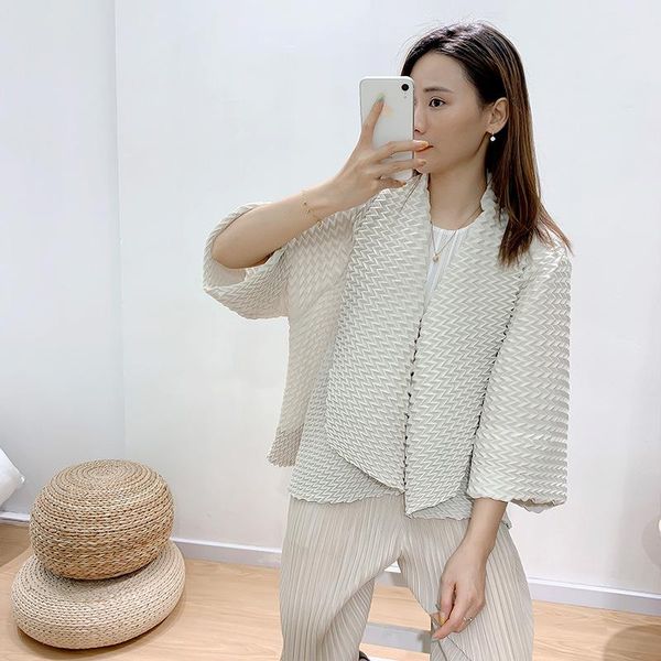 

style pleated autumn winter 2021 women's cardigan hand long sleeve loose coat jackets, Black;brown