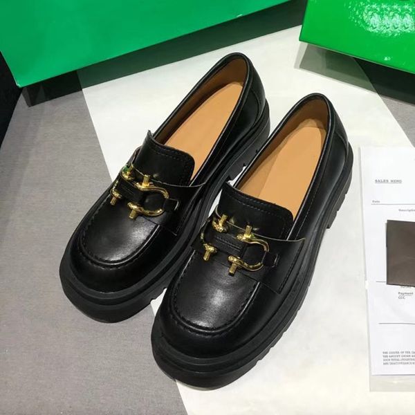 Botteg venetas klasik kalın tabanlı kadın metal deri ayakkabılar toka ile saf renk yuvarlak ayak parmak ayakkabı ayakkabı siyah bej tasarımcı flats ayakkabı