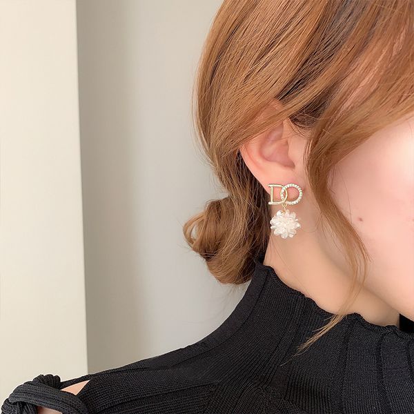 

letter do light luxury high level earrings, Golden;silver