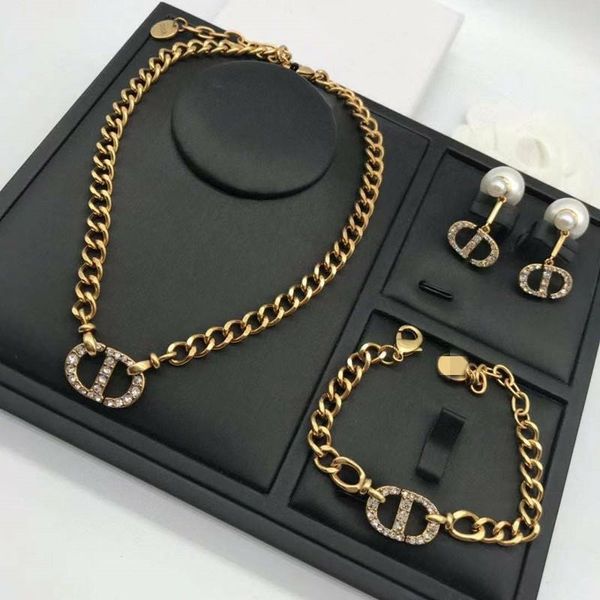 

70% off outlet online years new family full diamond necklace bracelet female star same pearl tassel earrings, Black