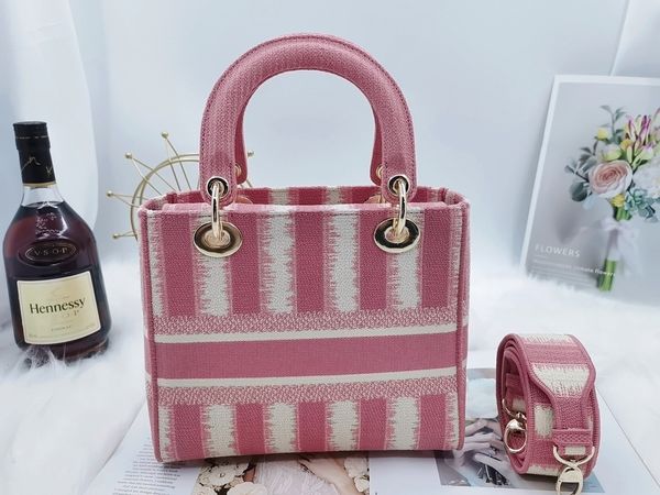 

design hand 2021 new high-quality embroidery hands women s designer handbags 62m2