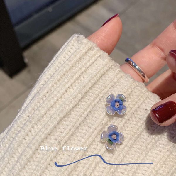 

lovely sweet contrast flower earrings fresh simple