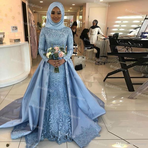 Abiti da sera musulmani blu vintage Dubai con gonna sopra il treno 2021 Collo alto Abito da ballo arabo a maniche lunghe in pizzo all'uncinetto Hijab Abito da ricevimento elegante