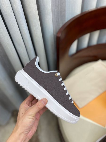 

2021 women show style fashion black genuine leather running shoes wholesale casual flats sneaker with box