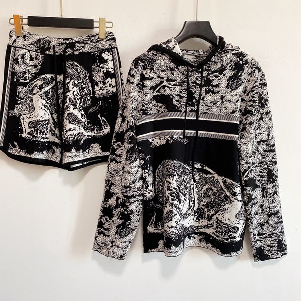 

21ss luxury women hoodies+knitted shorts pants female sweater size sml, White